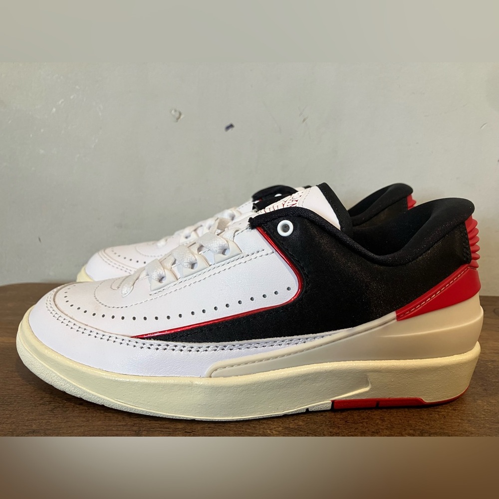 Jordan 2 Retro Low
Chicago Twist (Women's) - Picture 3 of 9